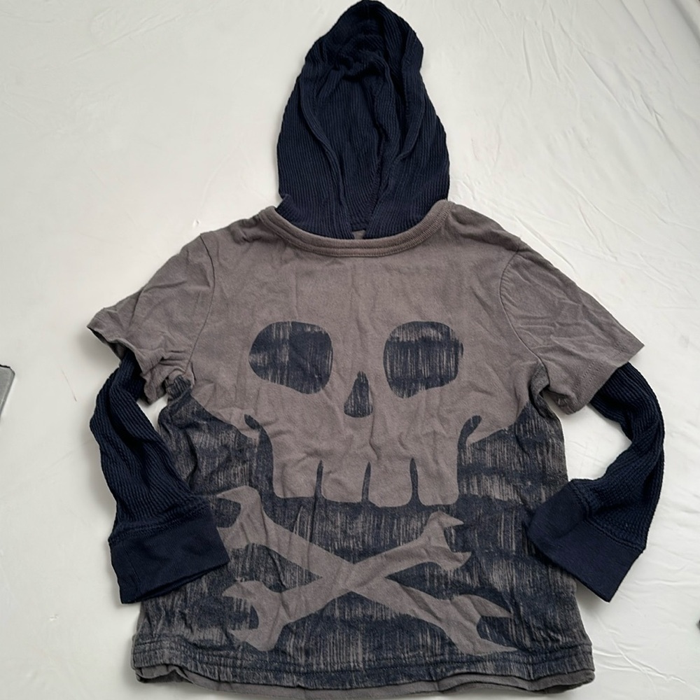 Gap gray and navy hooded long sleeve graphic t-shirt